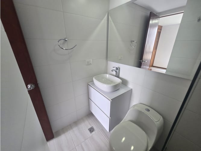Apartamento de 2 alcobas en venta en Loma De Los Bernal, Medellín, 60 m² · foto 15 de 20