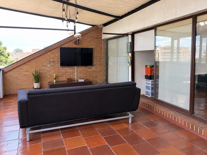 Apartamento de 3 alcobas en arriendo en Santa Barbara, Bogotá, 220 m² · foto 2 de 6