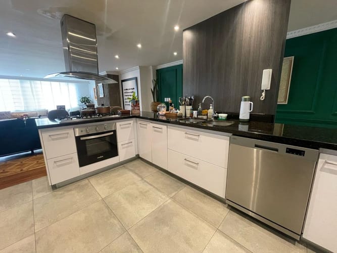 Apartamento de 3 alcobas en venta en Chico Norte, Bogotá, 203 m² · foto 18 de 20