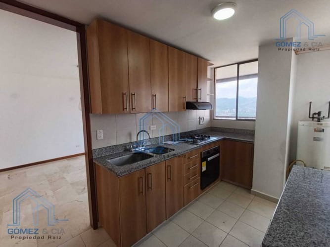 Apartamento de 3 alcobas en arriendo en El Tesoro, Medellín, 160 m² · foto 7 de 11