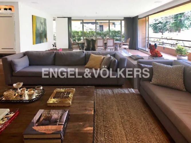 Apartamento de 3 alcobas en venta en Chico, Bogotá, 291 m² · foto 2 de 11