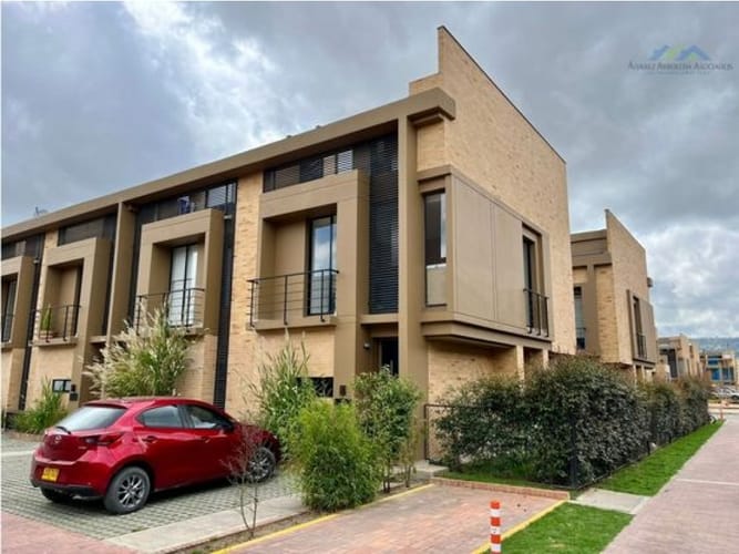 Casa de 3 alcobas en venta en Bojaca, Chía, 114 m² · foto 1 de 24