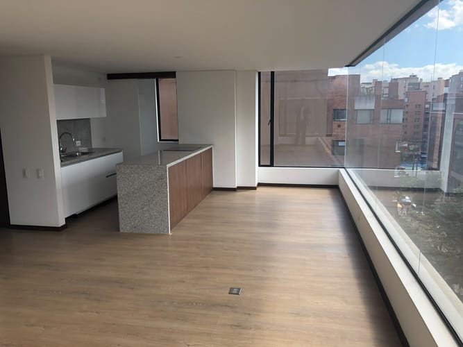 Apartamento de 2 alcobas en arriendo en El Virrey, Bogotá, 86 m² · foto 3 de 8