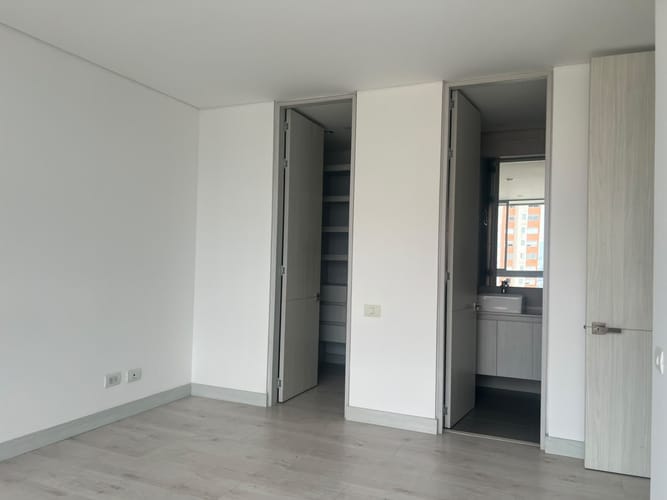 Apartamento de 3 alcobas en arriendo en Quebrada Clara, Envigado, 105 m² · foto 10 de 16