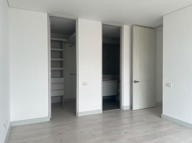Apartamento de 3 alcobas en arriendo en Quebrada Clara, Envigado, 105 m² · foto 11 de 16