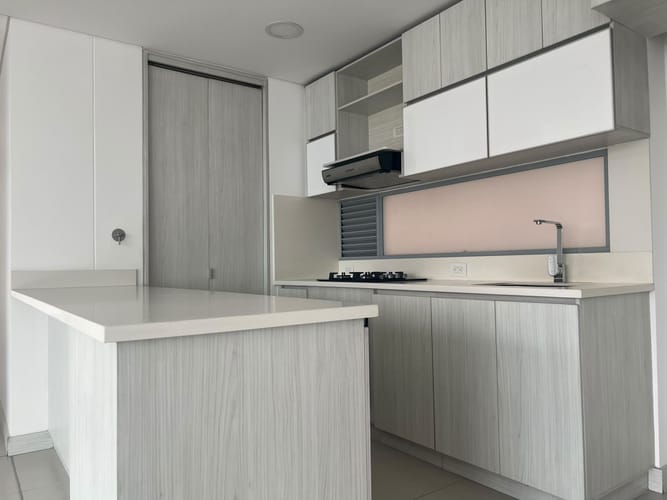 Apartamento de 3 alcobas en arriendo en Quebrada Clara, Envigado, 105 m² · foto 3 de 16