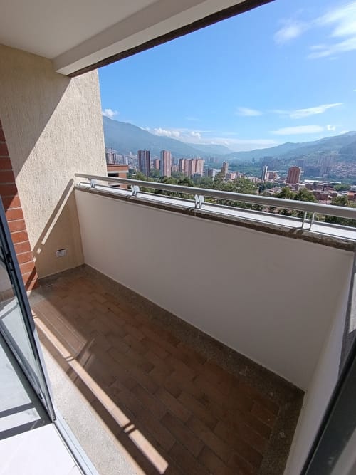 Apartamento de 3 alcobas en arriendo en Hospital Mental, Bello, 64 m² · foto 4 de 11