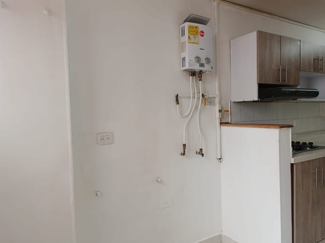 Apartamento de 4 alcobas en arriendo en Carlos E Restrepo, Medellín, 95 m² · foto 11 de 24
