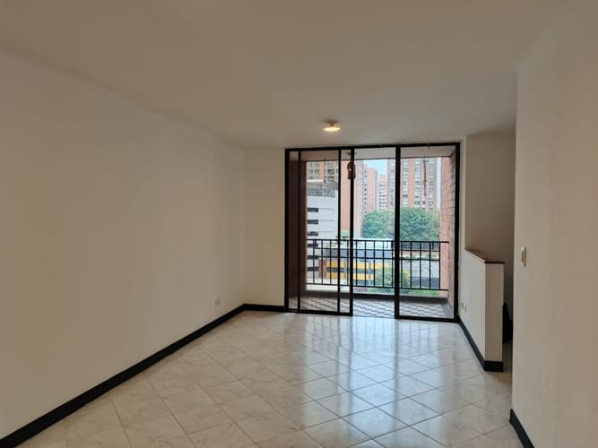 Apartamento de 4 alcobas en arriendo en Carlos E Restrepo, Medellín, 95 m² · foto 1 de 24