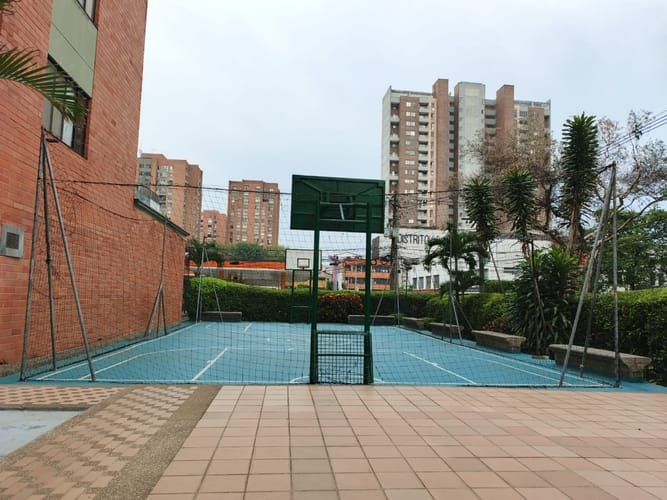 Apartamento de 4 alcobas en arriendo en Carlos E Restrepo, Medellín, 95 m² · foto 6 de 24