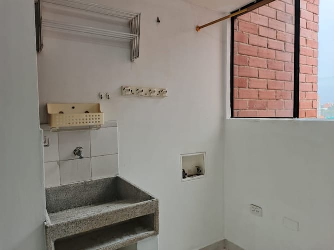 Apartamento de 4 alcobas en arriendo en Carlos E Restrepo, Medellín, 95 m² · foto 12 de 24