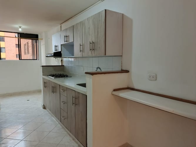 Apartamento de 4 alcobas en arriendo en Carlos E Restrepo, Medellín, 95 m² · foto 10 de 24