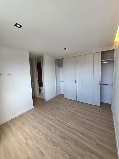 Apartamento de 3 alcobas en venta en Suramerica, Itagüí, 85 m² · foto 11 de 24