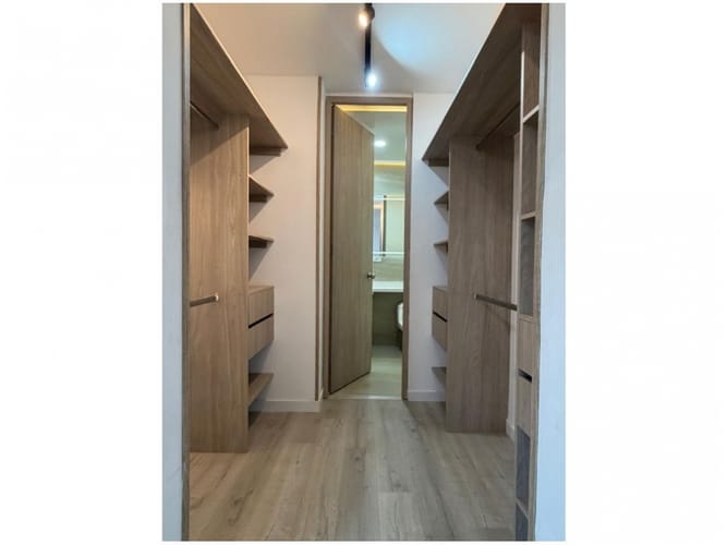 Apartamento de 3 alcobas en venta en Cristo Rey, Medellín, 86 m² · foto 2 de 18