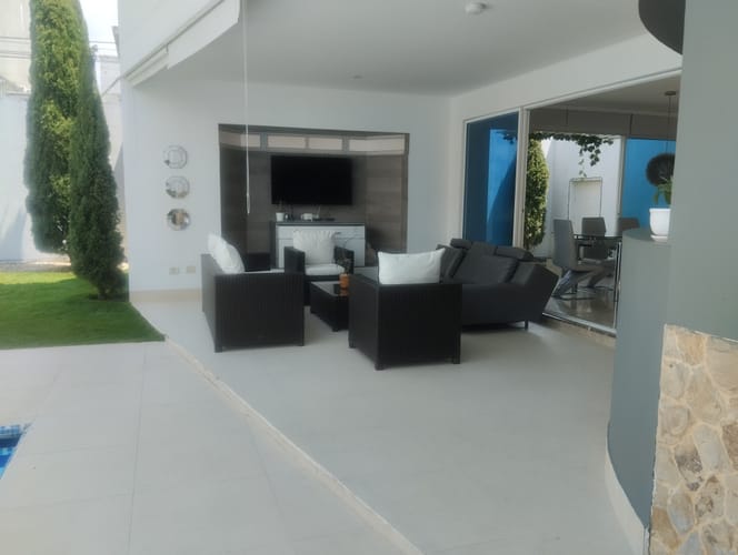 Casa de 5 alcobas en arriendo en Ciudad Jardin, Cali, 386 m² · foto 2 de 24