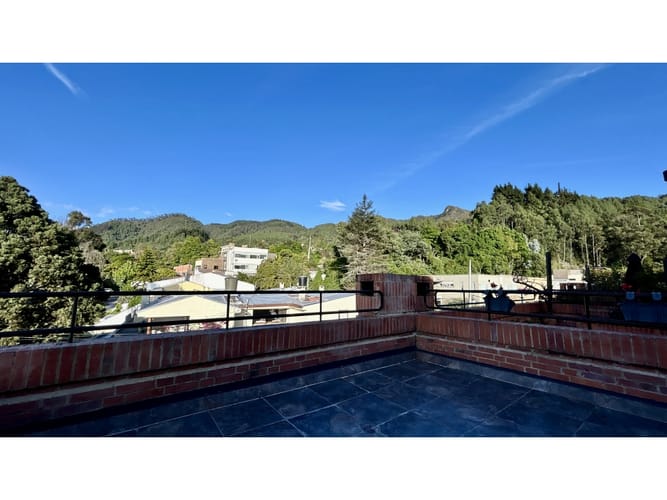 Casa de 3 alcobas en venta en Santa Barbara, Bogotá, 217 m² · foto 2 de 24