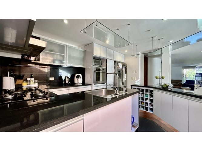 Casa de 3 alcobas en venta en Santa Barbara, Bogotá, 217 m² · foto 9 de 24