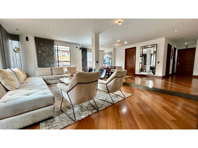 Apartamento de 3 alcobas en venta en Chicó Navarra, Bogotá, 186 m² · foto 2 de 24
