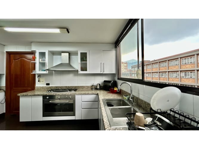 Apartamento de 3 alcobas en venta en Chicó Navarra, Bogotá, 186 m² · foto 9 de 24