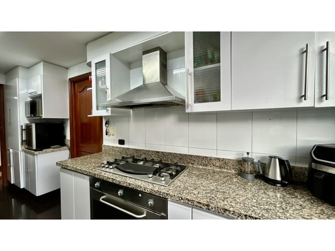 Apartamento de 3 alcobas en venta en Chicó Navarra, Bogotá, 186 m² · foto 11 de 24