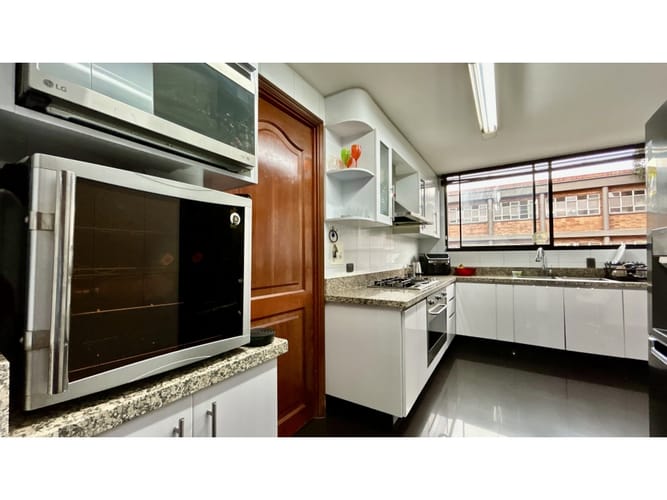Apartamento de 3 alcobas en venta en Chicó Navarra, Bogotá, 186 m² · foto 12 de 24