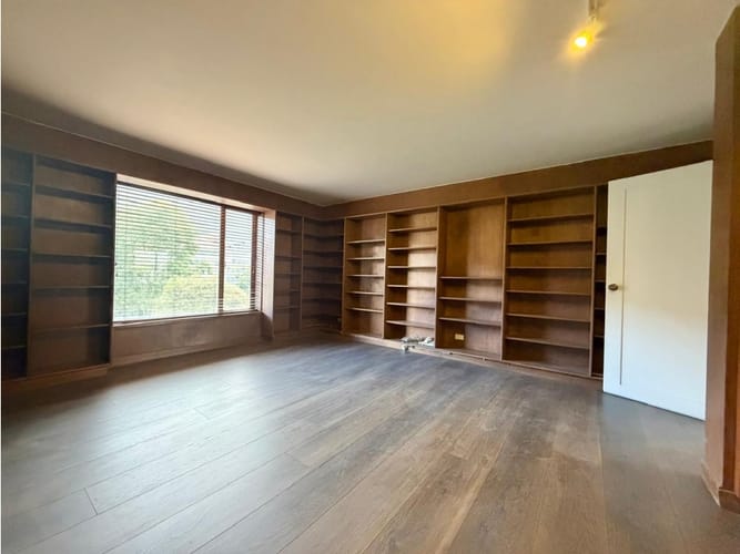 Apartamento de 3 alcobas en venta en La Cabrera, Bogotá, 367 m² · foto 2 de 21