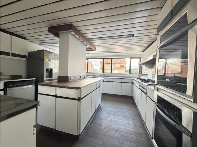 Apartamento de 3 alcobas en venta en La Cabrera, Bogotá, 367 m² · foto 4 de 21