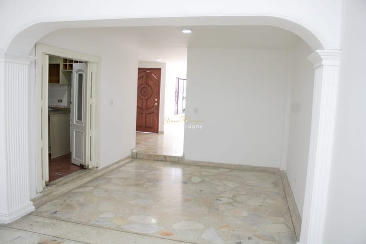 Casa de 6 alcobas en venta en Quintas De Don Simon, Cali, 255 m² · foto 13 de 24