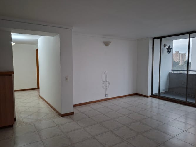 Apartamento de 2 alcobas en venta en Loma De Los Bernal, Medellín, 119 m² · foto 4 de 20