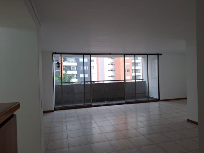 Apartamento de 2 alcobas en venta en Loma De Los Bernal, Medellín, 119 m² · foto 7 de 20