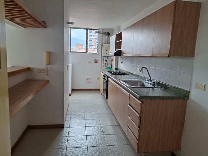 Apartamento de 2 alcobas en venta en Loma De Los Bernal, Medellín, 119 m² · foto 10 de 20