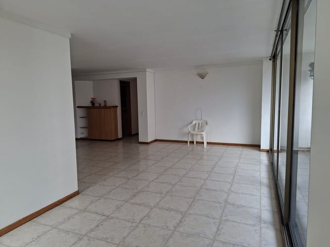 Apartamento de 2 alcobas en venta en Loma De Los Bernal, Medellín, 119 m² · foto 13 de 20