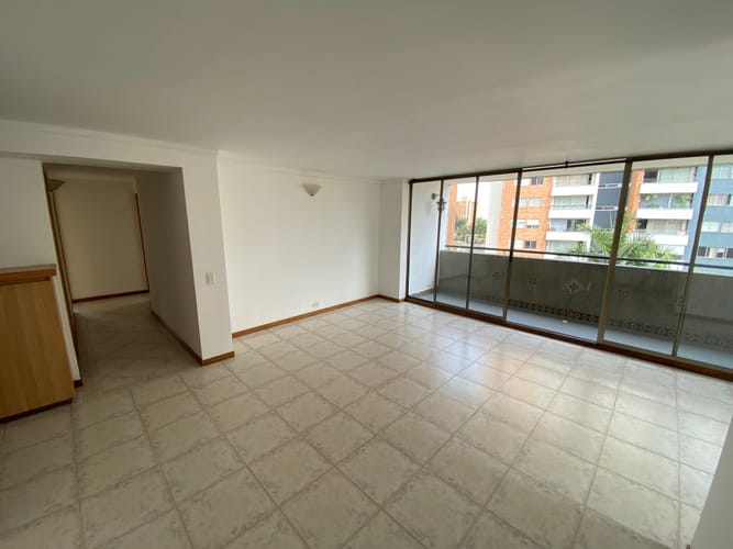 Apartamento de 2 alcobas en venta en Loma De Los Bernal, Medellín, 119 m² · foto 14 de 20