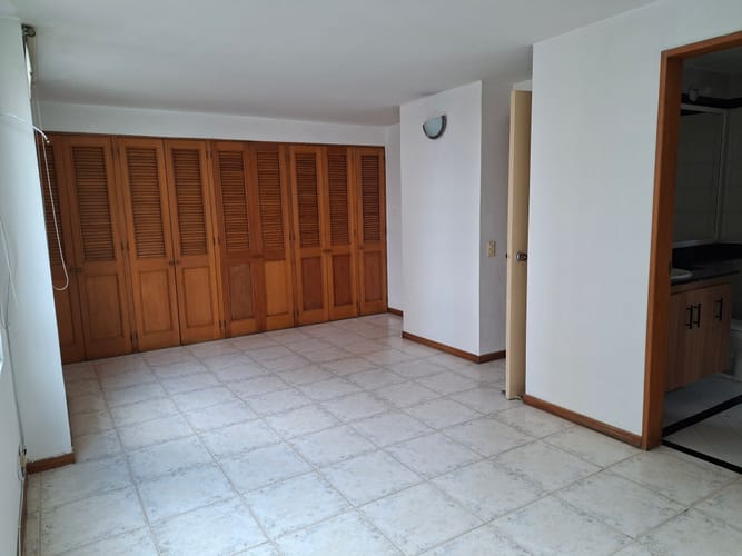 Apartamento de 2 alcobas en venta en Loma De Los Bernal, Medellín, 119 m² · foto 15 de 20