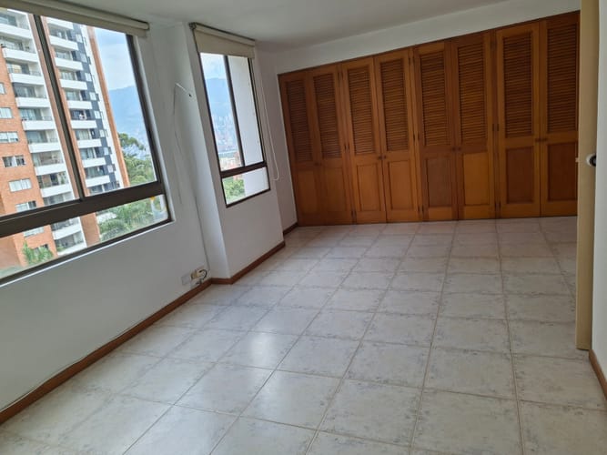 Apartamento de 2 alcobas en venta en Loma De Los Bernal, Medellín, 119 m² · foto 16 de 20