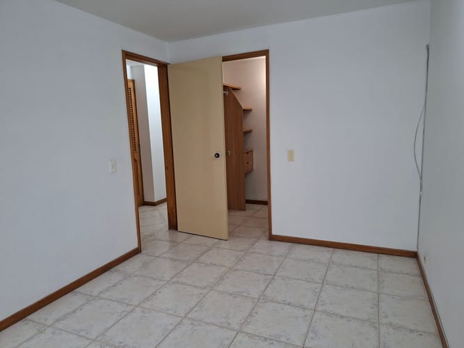 Apartamento de 2 alcobas en venta en Loma De Los Bernal, Medellín, 119 m² · foto 18 de 20