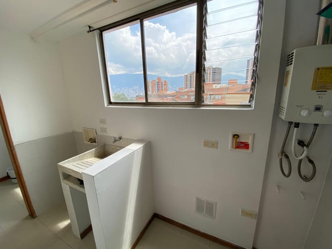 Apartamento de 2 alcobas en venta en Loma De Los Bernal, Medellín, 119 m² · foto 19 de 20