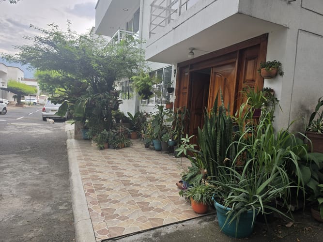 Casa de 6 alcobas en venta en La Hacienda, Cali, 320 m² · foto 1 de 24
