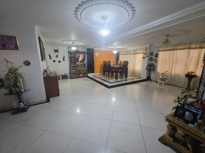 Casa de 6 alcobas en venta en La Hacienda, Cali, 320 m² · foto 2 de 24
