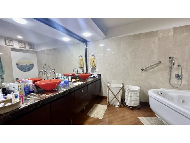 Apartamento de 3 alcobas en arriendo en Chapinero, Bogotá, 245 m² · foto 17 de 24