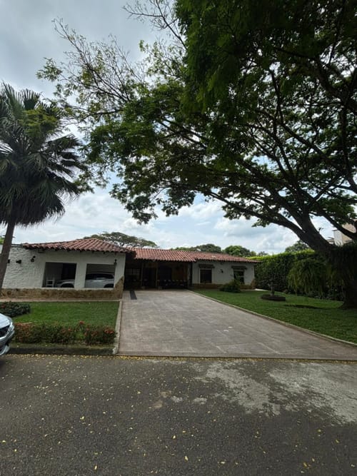 Casa de 3 alcobas en venta en Pance, Cali, 307 m² · foto 1 de 24