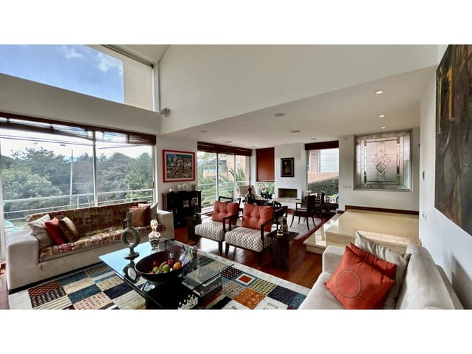 Casa de 4 alcobas en venta en Cerros De Suba, Bogotá, 390 m² · foto 1 de 24