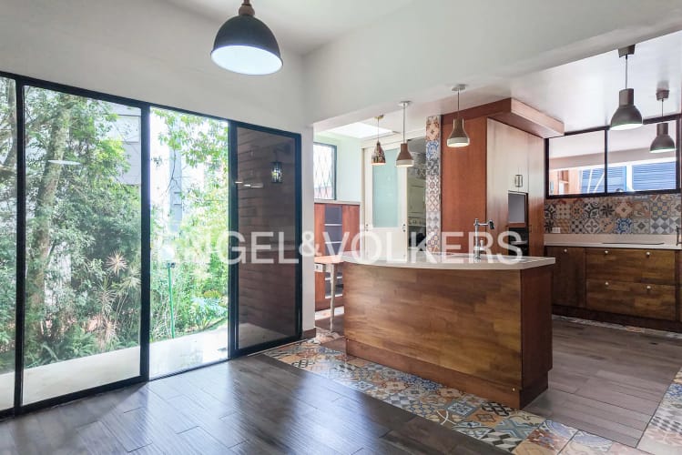 Casa de 4 alcobas en venta en El Tesoro, Medellín, 225 m² · foto 5 de 22