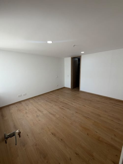 Apartamento de 3 alcobas en arriendo en Loma Del Indio, Medellín, 105 m² · foto 3 de 8