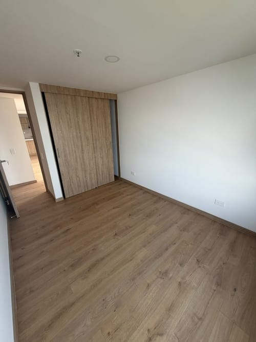 Apartamento de 3 alcobas en arriendo en Loma Del Indio, Medellín, 105 m² · foto 6 de 8