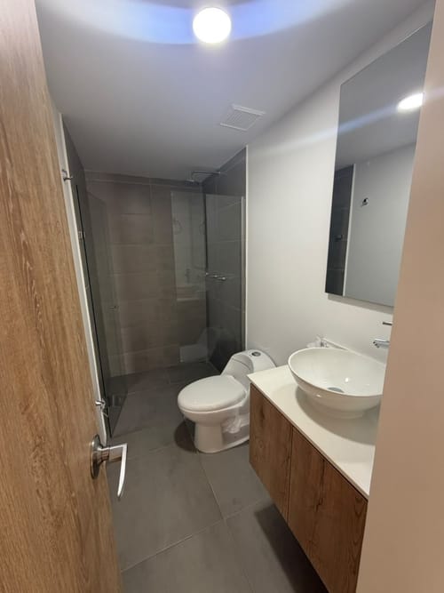 Apartamento de 3 alcobas en arriendo en Loma Del Indio, Medellín, 105 m² · foto 7 de 8