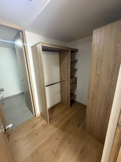 Apartamento de 3 alcobas en arriendo en Loma Del Indio, Medellín, 105 m² · foto 4 de 8