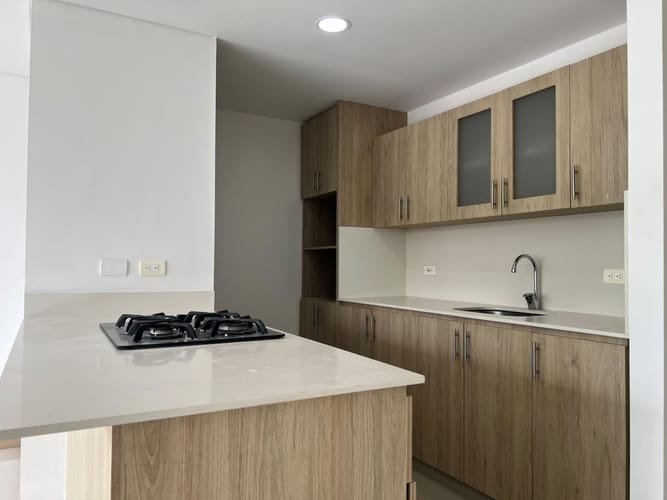 Apartamento de 3 alcobas en arriendo en Loma El Atravesado, Envigado, 112 m² · foto 3 de 16