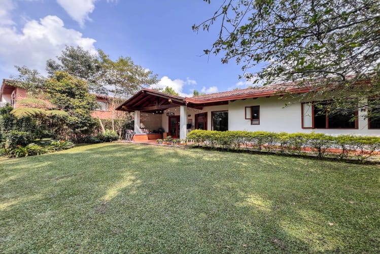 Casa de 3 alcobas en arriendo en Rionegro, 198 m² · foto 1 de 12
