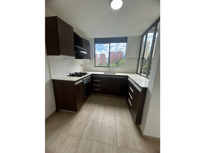 Apartamento de 2 alcobas en arriendo en El Poblado, Medellín, 90 m² · foto 1 de 24